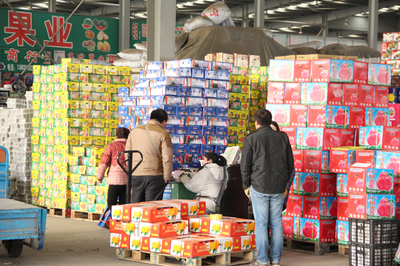 農貿市場開啟“春節熱” 市民置辦年貨熱情高_新聞資訊_聊城大眾網