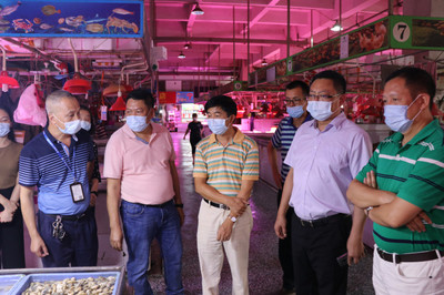 江門市新冠肺炎防控辦商貿(mào)防控組農(nóng)貿(mào)市場(chǎng)防控工作專班赴我市開展農(nóng)貿(mào)市場(chǎng)疫情防控督導(dǎo)檢查